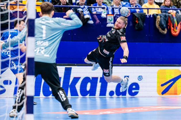 v l Constantin Moestl TBV Lemgo Lippe, 01 , Maciej Gebala HC Erlangen, 77 GER, TBV Lemgo Lippe vs HC Erlangen, Handball, 1 Bundesliga, 21 Matchday, Season 2025 2026, 15 02 2026 GER, TBV Lemgo Lippe vs HC Erlangen, Handball, 1 Bundesliga, 21 Matchday, Season 2025 2026, 15 02 2026 Lemgo Copyright: xEibner-Pressefoto JanxRollingerx EP_JSK