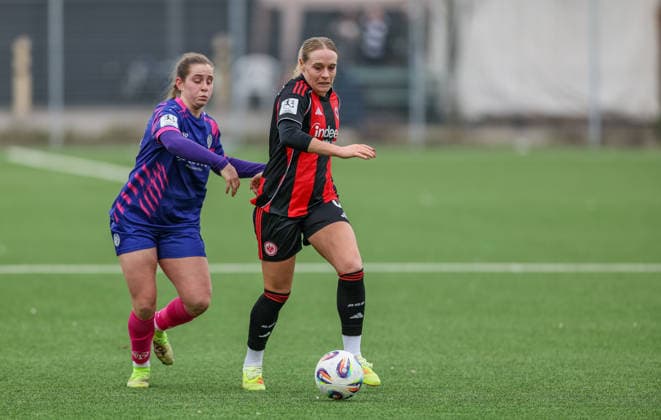 GER, Frankfurt, Eintracht Frankfurt II vs FSV Mainz 05, 2 Womens Bundesliga, Football, DFB, Season 2025 2026, Stadion am Brentanobad, 17 Matchday in picture f l Tamar Goren 1 FSV Mainz 05 Women 13 , Kerstin Bogenschütz Eintracht Frankfurt II 6 DFB DFL REGULATIONS PROHIBIT ANY USE OF PHOTOGRAPHS AS IMAGE SEQUENCES AND OR QUASI VIDEO, 15 02 2026 Copyright: HMBxMedia HendrikxHamelau