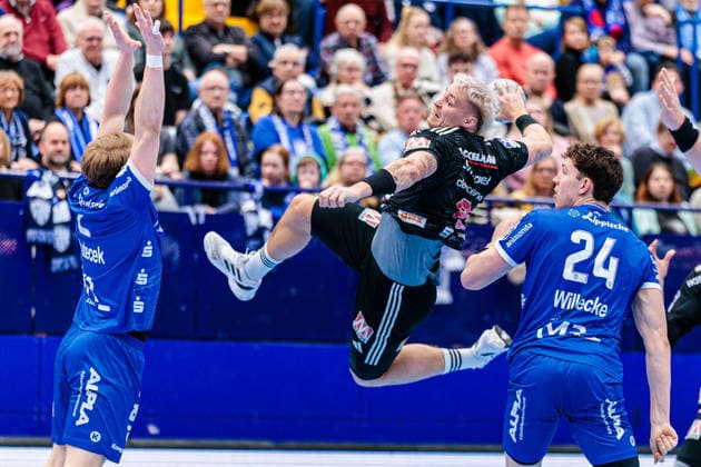 v l Lukas Hutecek TBV Lemgo Lippe, 02 , Marek Nissen HC Erlangen, 06 , Joel Willecke TBV Lemgo Lippe, 24 GER, TBV Lemgo Lippe vs HC Erlangen, Handball, 1 Bundesliga, Matchday 21, Season 2025 2026, 15 02 2026 GER, TBV Lemgo Lippe vs HC Erlangen, Handball, 1 Bundesliga, Matchday 21, Season 2025 2026, 15 02 2026 Lemgo Copyright: xEibner-Pressefoto JanxRollingerx EP_JSK