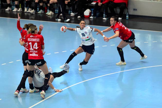 Gabriella Toeth Motherson Mosonmagyarovari KC, 96 , Jana Scheib Thueringer HC, 20 , Anika Niederwieser Thueringer HC, 14 , Luca Farago Thueringer HC, 19 , Andrijana Tatar Motherson Mosonmagyarovari KC, 10 GER, Thueringer HC vs Motherson Mosonmagyarovari KC , Handball, EHF European League Women, Group Phase , Season 2025 2026, 15 02 2026 GER, Thueringer HC vs Motherson Mosonmagyarovari KC , Handball, EHF European League Women, Group Phase , Season 2025 2026, 15 02 2026 Bad Langensalza Copyright: xEibner-Pressefoto MartinxHerbstx EP_MHT