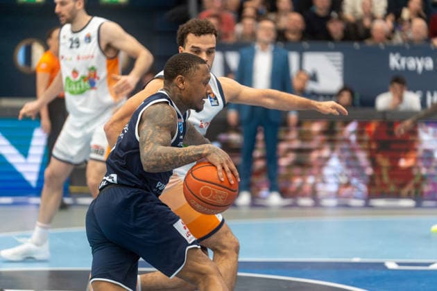 Charles Callison Syntainics MBC, 23 in duel against Elias Baggette Rostock Seawolves, 04 Syntainics MBC vs Rostock Seawolves, Basketball, Basketball Bundesliga, 20 Matchday, Season 2025 2026, 15 02 2026 Syntainics MBC vs Rostock Seawolves, Basketball, Basketball Bundesliga, 20 Matchday, Season 2025 2026, 15 02 2026 Weißenfels Copyright: xEibner-Pressefoto PiaxSchindlerx EP_PSR