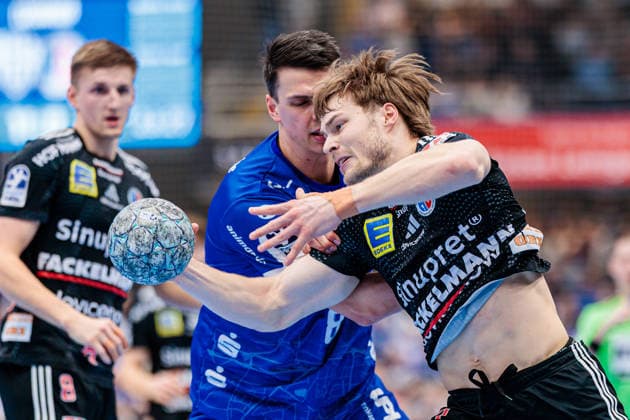 v l Frederik Simak TBV Lemgo Lippe, 08 , Christopher Bissel HC Erlangen, 21 GER, TBV Lemgo Lippe vs HC Erlangen, Handball, 1 Bundesliga, 21 Matchday, Season 2025 2026, 15 02 2026 GER, TBV Lemgo Lippe vs HC Erlangen, Handball, 1 Bundesliga, 21 Matchday, Season 2025 2026, 15 02 2026 Lemgo Copyright: xEibner-Pressefoto JanxRollingerx EP_JSK