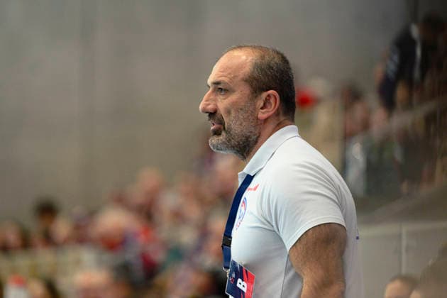 Dragan Adzic Motherson Mosonmagyarovari KC, Coach GER, Thueringer HC vs Motherson Mosonmagyarovari KC , Handball, EHF European League Women, Group Phase , Season 2025 2026, 15 02 2026 GER, Thueringer HC vs Motherson Mosonmagyarovari KC , Handball, EHF European League Women, Group Phase , Season 2025 2026, 15 02 2026 Bad Langensalza Copyright: xEibner-Pressefoto MartinxHerbstx EP_MHT