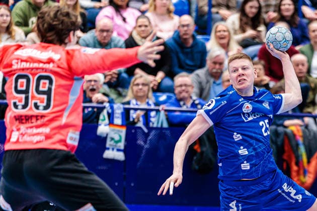 v l Tin Herceg HC Erlangen, 99 , Niels Gerardus Versteijnen TBV Lemgo Lippe, 25 GER, TBV Lemgo Lippe vs HC Erlangen, Handball, 1 Bundesliga, 21 Matchday, Season 2025 2026, 15 02 2026 GER, TBV Lemgo Lippe vs HC Erlangen, Handball, 1 Bundesliga, 21 Matchday, Season 2025 2026, 15 02 2026 Lemgo Copyright: xEibner-Pressefoto JanxRollingerx EP_JSK