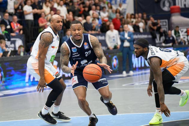 DeAndre Lansdowne Rostock, 9 , Charles Callison MBC, 23 , TJ Crockett Jr Rostock, 0 , Syntainics MBC vs Rostock Seawolves, Basketball, 1 Bundesliga, Men, 20 Matchday Main Round, Season 2025 26, 15 02 2026 Weißenfels Stadthalle Sachsen Anhalt Germany