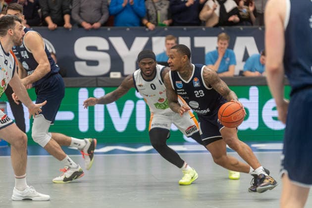 Charles Callison Syntainics MBC, 23 initiates an attack Syntainics MBC vs Rostock Seawolves, Basketball, Basketball Bundesliga, 20 Matchday, Season 2025 2026, 15 02 2026 Syntainics MBC vs Rostock Seawolves, Basketball, Basketball Bundesliga, 20 Matchday, Season 2025 2026, 15 02 2026 Weißenfels Copyright: xEibner-Pressefoto PiaxSchindlerx EP_PSR