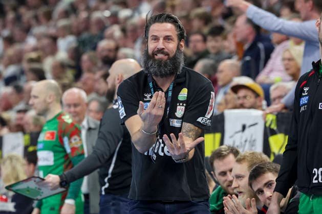 Coach Bennet Wiegert SC Magdeburg looks disappointed, DAIKIN Handball Bundesliga, THW Kiel v SC Magdeburg, Wunderino Arena on February 15, 2026 in Kiel, Germany Photo by Marco Steinbrenner DeFodi Images Coach Bennet Wiegert SC Magdeburg looks disappointed, DAIKIN Handball Bundesliga, THW Kiel v SC Magdeburg, Wunderino Arena, February 15, 2026 in Kiel, Germany Photo by Marco Steinbrenner DeFodi Images
