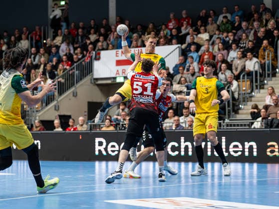 Niclas Pieczkowski VfL Eintracht Hagen, 14 on goal throw against Luka Sokolic HSG Nordhorn Lingen, 51 HSG Nordhorn Lingen vs VfL Eintracht Hagen, Handball, 2 Bundesliga, Matchday 19, Season 2025 2026, 15 02 2026 HSG Nordhorn Lingen vs VfL Eintracht Hagen, Handball, 2 Bundesliga, Matchday 19, Season 2025 2026, 15 02 2026 Lingen Ems Copyright: xEibner-Pressefoto DamianxKruczynx EP_DKI