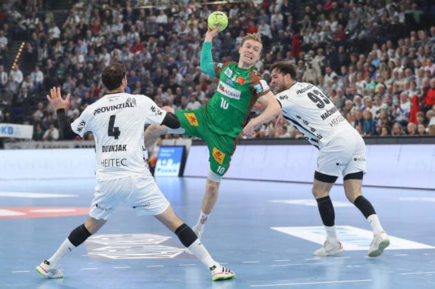 15 02 2026, xgox, Handball Daikin HBL THW Kiel SC Magdeburg emspor, v l Domagoj Duvnjak Kiel, 4 , Gisli Thorgeir Kristjansson Magdeburg, 10 , Veron Nacinovic Kiel, 93 duel, duel, fight, tackle Kiel