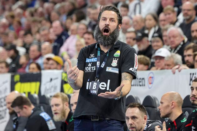 Coach Bennet Wiegert SC Magdeburg looks disappointed, DAIKIN Handball Bundesliga, THW Kiel v SC Magdeburg, Wunderino Arena on February 15, 2026 in Kiel, Germany Photo by Marco Steinbrenner DeFodi Images Coach Bennet Wiegert SC Magdeburg looks disappointed, DAIKIN Handball Bundesliga, THW Kiel v SC Magdeburg, Wunderino Arena, February 15, 2026 in Kiel, Germany Photo by Marco Steinbrenner DeFodi Images