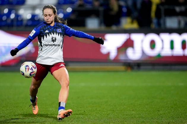 Goalscorer Camilla Linberg HSV, 47 scores the goal to 0 2, goal, goal success, highlight, action, action scene, cropped image, full body, single image, single photo, 15 02 2026, Sinsheim Hoffenheim Germany , Football, Google Pixel Women Bundesliga, TSG 1899 Hoffenheim Hamburger SV, DFB DFL REGULATIONS PROHIBIT ANY USE OF PHOTOGRAPHS AS IMAGE SEQUENCES AND OR QUASI VIDEO xozx