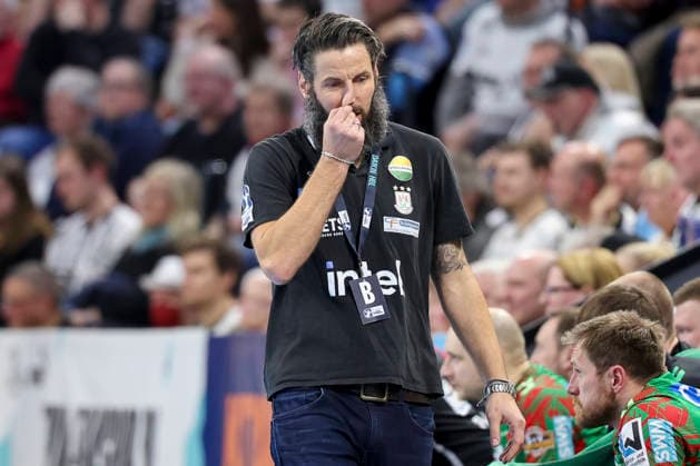 Coach Bennet Wiegert SC Magdeburg looks disappointed, DAIKIN Handball Bundesliga, THW Kiel v SC Magdeburg, Wunderino Arena on February 15, 2026 in Kiel, Germany Photo by Marco Steinbrenner DeFodi Images Coach Bennet Wiegert SC Magdeburg looks disappointed, DAIKIN Handball Bundesliga, THW Kiel v SC Magdeburg, Wunderino Arena, February 15, 2026 in Kiel, Germany Photo by Marco Steinbrenner DeFodi Images