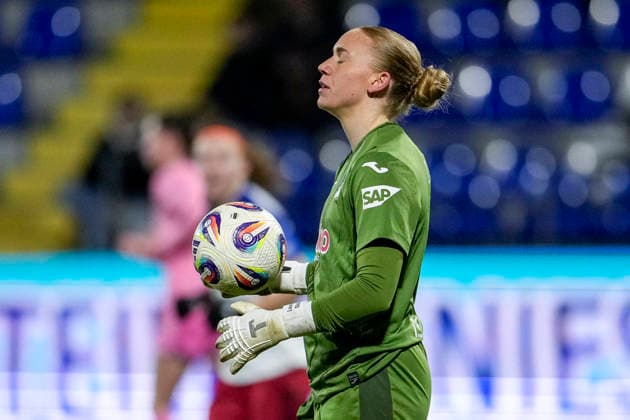 Laura Johanna Dick Goalkeeper, Goalkeeper, TSG, 1 , TSG 1899 Hoffenheim player, single image, single photo, action, action, looking disappointed, disappointment, frustration, disappointed, pessimistic, 15 02 2026, Sinsheim Hoffenheim Germany , Football, Google Pixel Women Bundesliga, TSG 1899 Hoffenheim Hamburger SV, DFB DFL REGULATIONS PROHIBIT ANY USE OF PHOTOGRAPHS AS IMAGE SEQUENCES AND OR QUASI VIDEO xozx