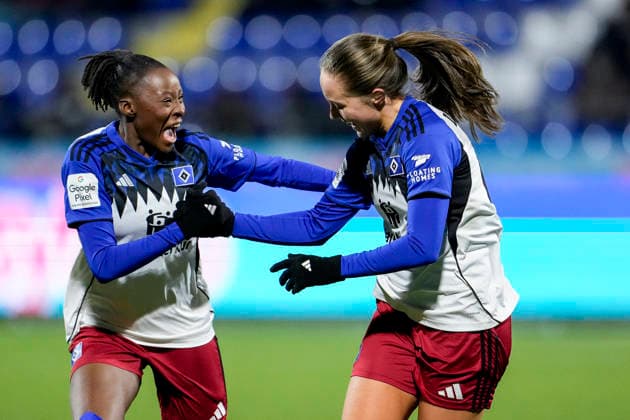 from left Magou Doucoure HSV, 2 , goal scorer Camilla Linberg HSV, 47 , players of Hamburger SV HSV , celebrate the goal to 0 1, cheer, goal celebration, celebrate the goal, goal, celebration, cheers about the goal, rejoicing, joy, rejoices, optimistic, positive, game scene, highlight, action, action, 15 02 2026, Sinsheim Hoffenheim Germany , Soccer, Google Pixel Women Bundesliga, TSG 1899 Hoffenheim Hamburger SV, DFB DFL REGULATIONS PROHIBIT ANY USE OF PHOTOGRAPHS AS IMAGE SEQUENCES AND OR QUASI VIDEO xozx
