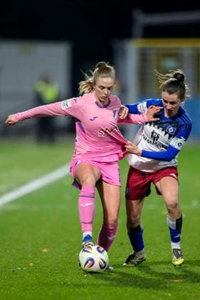v li Valesca Ampoorter TSG, 18 , Pauline Machtens HSV, 28 , duel, duel, tackle, tackling, dynamics, action, action, 15 02 2026, Sinsheim Hoffenheim Germany , Football, Google Pixel Women Bundesliga, TSG 1899 Hoffenheim Hamburger SV, DFB DFL REGULATIONS PROHIBIT ANY USE OF PHOTOGRAPHS AS IMAGE SEQUENCES AND OR QUASI VIDEO xozx