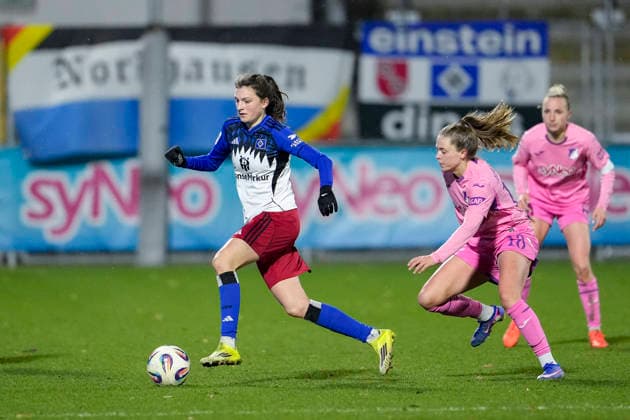 v li Lotta Wrede HSV, 32 , Valesca Ampoorter TSG, 18 , Vanessa Diehm TSG, 6 , Action, Action, Game scene, 15 02 2026, Sinsheim Hoffenheim Germany , Soccer, Google Pixel Women Bundesliga, TSG 1899 Hoffenheim Hamburger SV, DFB DFL REGULATIONS PROHIBIT ANY USE OF PHOTOGRAPHS AS IMAGE SEQUENCES AND OR QUASI VIDEO xozx
