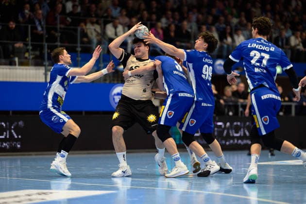 Aron Seesing Bergischer HC, 49 , Vincent Buechner ThSV Eisenach, 74 , Oskar Joelsson ThSV Eisenach, 03 , Tillman Leu ThSV Eisenach, 99 , Philipp Meyer ThSV Eisenach, 27 GER, ThSV Eisenach vs Bergischer HC, 1 Daikin Handballbundesliga, Handball, 21 Matchday, Season 2025 2026, 16 02 2026 GER, ThSV Eisenach vs Bergischer HC, 1 Daikin Handballbundesliga, Handball, 21 Matchday, Season 2025 2026, 16 02 2026 Eisenach Copyright: xEibner-Pressefoto MartinxHerbstx EP_MHT