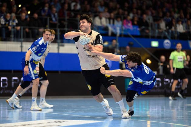 Aron Seesing Bergischer HC, 49 , Tillman Leu ThSV Eisenach, 99 , Oskar Joelsson ThSV Eisenach, 03 GER, ThSV Eisenach v Bergischer HC, 1 Daikin Handballbundesliga, Handball, Matchday 21, Season 2025 2026, 16 02 2026 GER, ThSV Eisenach v Bergischer HC, 1 Daikin Handballbundesliga, Handball, Matchday 21, Season 2025 2026, 16 02 2026 Eisenach Copyright: xEibner-Pressefoto MartinxHerbstx EP_MHT