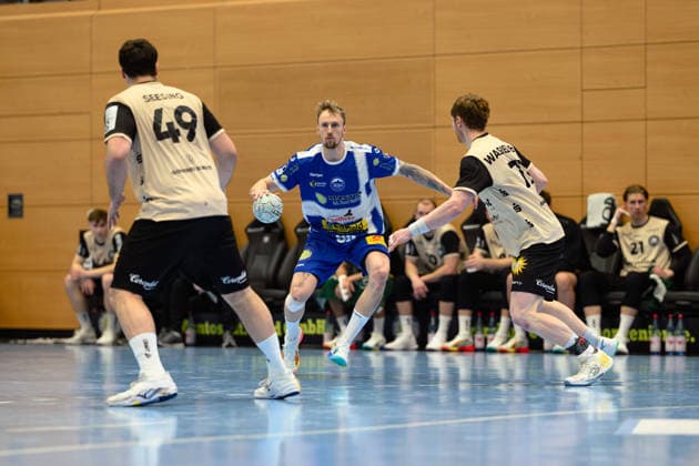 Dominik Solak ThSV Eisenach, 30 , Aron Seesing Bergischer HC, 49 , Johannes Wasielewski Bergischer HC, 77 GER, ThSV Eisenach v Bergischer HC, 1 Daikin Handballbundesliga, Handball, Matchday 21, Season 2025 2026, 16 02 2026 GER, ThSV Eisenach v Bergischer HC, 1 Daikin Handballbundesliga, Handball, Matchday 21, Season 2025 2026, 16 02 2026 Eisenach Copyright: xEibner-Pressefoto MartinxHerbstx EP_MHT