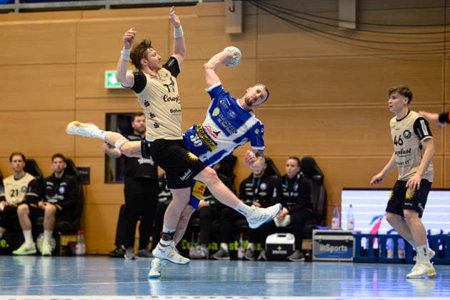 Dominik Solak ThSV Eisenach, 30 Johannes Wasielewski Bergischer HC, 77 , Julian Fuchs Bergischer HC, 46 GER, ThSV Eisenach v Bergischer HC, 1 Daikin Handballbundesliga, Handball, Matchday 21, Season 2025 2026, 16 02 2026 GER, ThSV Eisenach v Bergischer HC, 1 Daikin Handballbundesliga, Handball, Matchday 21, Season 2025 2026, 16 02 2026 Eisenach Copyright: xEibner-Pressefoto MartinxHerbstx EP_MHT