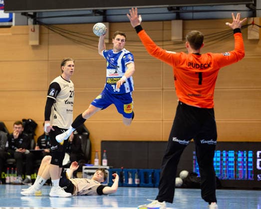 Vincent Buechner ThSV Eisenach, 74 , Christopher Rudeck Bergischer HC, 01 , Kim Voss Fels Bergischer HC, 21 GER, ThSV Eisenach v Bergischer HC, 1 Daikin Handballbundesliga, Handball, Matchday 21, Season 2025 2026, 16 02 2026 GER, ThSV Eisenach v Bergischer HC, 1 Daikin Handballbundesliga, Handball, Matchday 21, Season 2025 2026, 16 02 2026 Eisenach Copyright: xEibner-Pressefoto MartinxHerbstx EP_MHT