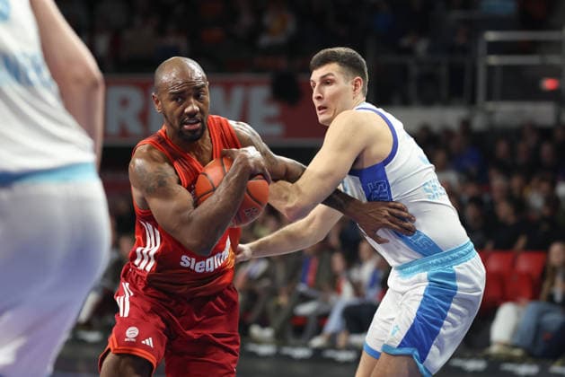 Isiaha Mike FC Bayern Basketball, 22 with Ryan Hawkins Skyliners Frankfurt, 33 , GER, FC Bayern Basketball vs Skyliners Frankfurt, Basketball, easycredit Basketball Bundesliga, 21 Matchday, Season 2025 2026, 17 02 2026, GER, FC Bayern Basketball vs Skyliners Frankfurt, Basketball, easycredit Basketball Bundesliga, 21 Matchday, Season 2025 2026, 17 02 2026 Muenchen Copyright: xEibner-Pressefoto JennixMaulx EP_JML
