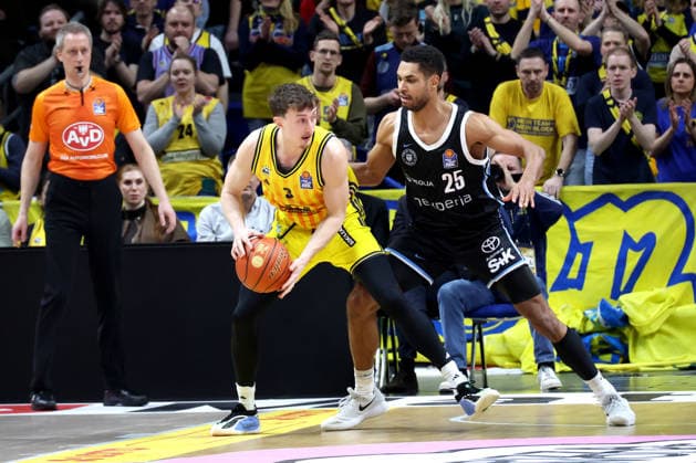 DEU, easyCredit BBL, ALBA vs Hamburg, 17 02 2026, Uber Arena, Berlin, DEU, easyCredit BBL, ALBA vs Hamburg, pictured Alex OÕConnell ALBA Berlin 3 , Kenneth Ogbe Hamburg Towers 25 nordphotoxGmbHx xEngler nph00076