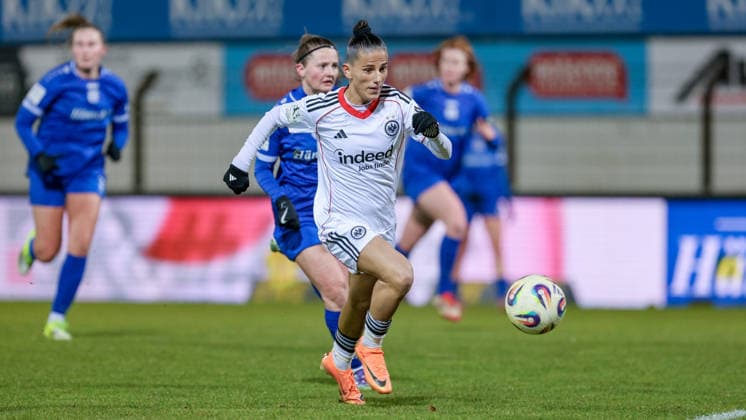 Valentina Limani Eintracht Frankfurt II, 9 on the ball, single image, full body, action, action, match scene, THE DFB REGULATIONS PROHIBIT ANY USE OF PHOTOGRAPHS AS IMAGE SEQUENCES AND OR QUASI VIDEO , 18 02 2026, Meppen Germany , Football, 2 Womens Bundesliga, SV Meppen Eintracht Frankfurt II xobx