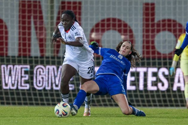 from left Mira Arouna Eintracht Frankfurt II, 28 and Marie Bleil SV Meppen, 7 in a duel, dynamic, action, action, game scene, THE DFB REGULATIONS PROHIBIT ANY USE OF PHOTOGRAPHS AS IMAGE SEQUENCES AND OR QUASI VIDEO , 18 02 2026, Meppen Germany , Football, 2 Womens Bundesliga, SV Meppen Eintracht Frankfurt II xobx