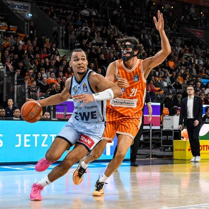 GER, BBL, ratiopharm Ulm vs EWE Baskets Oldenburg 18 02 2026, ratiopharm arena, Neu Ulm, GER, BBL, ratiopharm Ulm vs EWE Baskets Oldenburg, in the picture Nicholas Tischler Oldenburg, 11 , Alec Anigbata Ulm, 21 nordphotoxGmbHx xHafner nph00200