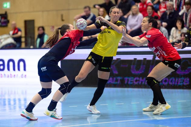 Dana Bleckmann Borussia Dortmund, 66 , Luca Farago Thueringer HC, 19 , Jana Scheib Thueringer HC, 20 GER, Thueringer HC vs Borussia Dortmund , Handball, Alsco Handball Bundesliga Women, Matchday 18, Season 2025 2026, 18 02 2026 GER, Thueringer HC vs Borussia Dortmund , Handball, Alsco Handball Bundesliga Women, Matchday 18, Season 2025 2026, 18 02 2026 Bad Langensalza Copyright: xEibner-Pressefoto MartinxHerbstx EP_MHT