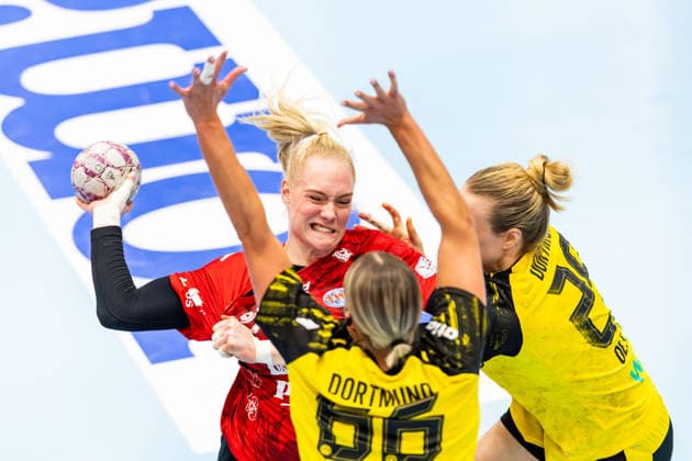 18 02 2026, GER, Handball, Women, Season 2025 2026, Alsco 1 Bl, 18 Matchday, Thueringer HC BVB 09 Borussia Dortmund Johanna Reichert Thueringer HC,29 , Dana Bleckmann BVB 09 Borussia Dortmund , Emma Olsson BVB 09 Borussia Dortmund 99947 Bad Langensalza Salza Halle Sporthalle Mehrz Thüringen Germany