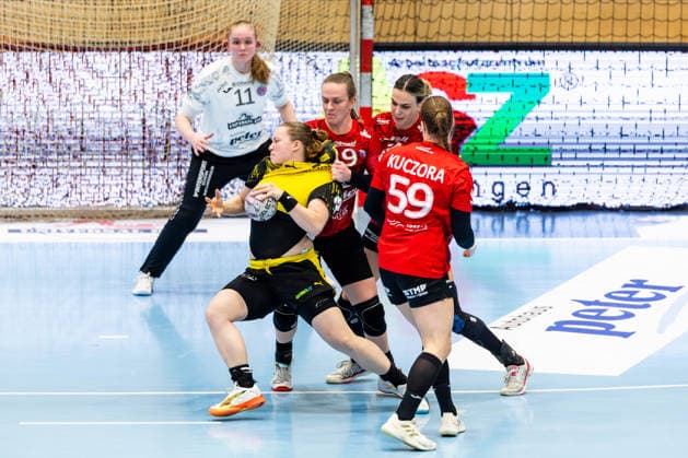18 02 2026, GER, Handball, Women, Season 2025 2026, Alsco 1 Bl, 18 Matchday, Thueringer HC BVB 09 Borussia Dortmund Lisa Antl BVB 09 Borussia Dortmund , Luca Farago Thueringer HC,19 , Anika Niederwieser Thueringer HC,14 , Csenge Kuczora Thueringer HC,59 99947 Bad Langensalza Salza Halle Sporthalle Mehrz Thüringen Germany