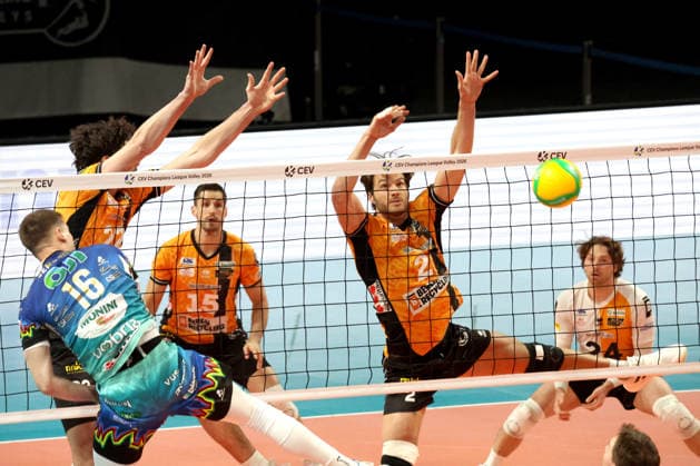 DEU, Champions League, BR Volleys vs Sicoma Monini Perugia, 18 02 2026, Max Schmeling Halle, Berlin, DEU, Champions League, BR Volleys vs Sicoma Monini Perugia, in the picture Jake Hanes BR Volleys 22 , Matthew Knigge BR Volleys 2 , Kyle Dagostino BR Volleys 24 , Kamil Semeniuk Perugia 16 nordphotoxGmbHx xEngler nph00076