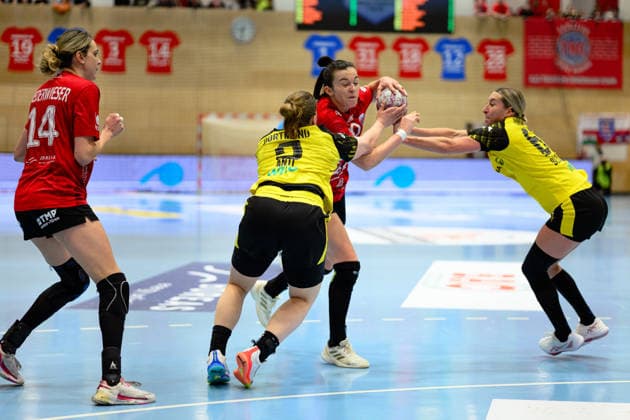 Jana Scheib Thueringer HC, 20 against Lisa Antl Borussia Dortmund, 09 and Dana Bleckmann Borussia Dortmund, 66 GER, Thueringer HC against Borussia Dortmund , Handball, Alsco Handball Bundesliga Women, Matchday 18, Season 2025 2026, 18 02 2026 GER, Thueringer HC against Borussia Dortmund , Handball, Alsco Handball Bundesliga Women, Matchday 18, Season 2025 2026, 18 02 2026 Bad Langensalza Copyright: xEibner-Pressefoto MartinxHerbstx EP_MHT