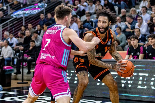 Tevin Brown Rasta Vechta, 10 vs Grayson Murphy Telekom Baskets Bonn, 07 Telekom Baskets Bonn vs Rasta Vechta, Basketball, easy Credit BBL, 21 Matchday, 2025 2026, 18 02 2026 Telekom Baskets Bonn vs Rasta Vechta, Basketball, easy Credit BBL, 21 Matchday, 2025 2026, 18 02 2026 Bonn Copyright: xEibner-Pressefoto GerhardxWingenx EP_GWR