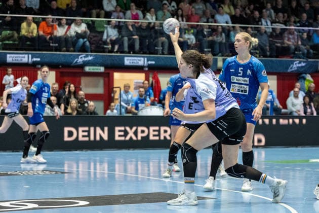 Marie Steffen VfL Oldenburg, 14 , Kim Hinkelmann SUN, 05 , Sportunion Neckarsulm vs VfL Oldenburg, Handball, Women, 1 Bundesliga, Matchday 18, Season 2025 2026, 18 02 2026 Sportunion Neckarsulm vs VfL Oldenburg, Handball, Women, 1 Bundesliga, Matchday 18, Season 2025 2026, 18 02 2026 Neckarsulm Copyright: xEibner-Pressefoto ChristianaxKunx EP_CKZ