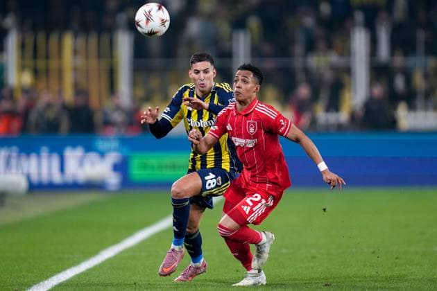 Omari Hutchinson of Nottingham Forest Football Club watches a ball come down as Mert Müldür of Fenerbahce pressures him Fenerbache v Nottingham Forest, UEFA Europa League, Knockout Round Play Offs, First Leg, Football, Sukru Saracoglu Stadium, Istanbul, Turkiye - 19 Feb 2026Istanbul Sukru Saracoglu Stadium Turkey EDITORIAL USE ONLY No use with unauthorised audio, video, data, fixture lists, club league logos or live services. Online in-match use limited to 120 images, no video emulation. No use in betting, games or single club league player publications. Copyright: xRaddadxJebarah Shutterstockx 16674269bl