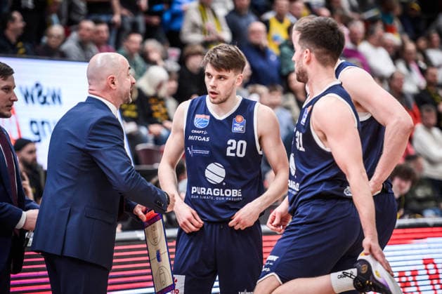 Milenko Bogicevic Syntainics MBC, Head Coach with Perttu Blomgren Syntainics MBC, 20 , Spencer Reaves Syntainics MBC, 31 , hidden Collin Welp Syntainics MBC, 40 Timeout, Address to the team GER, MHP Riesen Ludwigsburg vs Syntainics MBC, Basketball Bundesliga, easycredit BBL, 21 Matchday, Season 2025 2026, 19 02 2026 GER, MHP Riesen Ludwigsburg vs Syntainics MBC, Basketball Bundesliga, easycredit BBL, 21 Matchday, Season 2025 2026, 19 02 2026 Ludwigsburg Copyright: xSandyxDinkelackerx EP_SDR