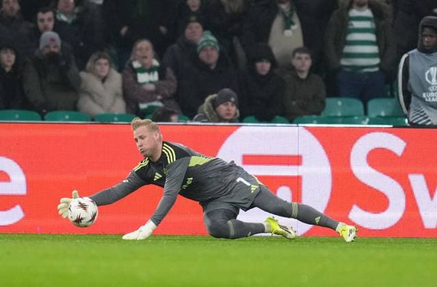 Celtic goalkeeper Kasper Schmeichel dives to stop an own-goal from a poor touch by Liam Scales of Celtic. Celtic v Stuttgart, UEFA Europa League, Knockout Round Play Offs, First Leg, Football, Celtic Park, Glasgow, Scotland, UK - 19 Feb 2026Glasgow Celtic Park Scotland United Kingdom EDITORIAL USE ONLY No use with unauthorised audio, video, data, fixture lists, club league logos or live services. Online in-match use limited to 120 images, no video emulation. No use in betting, games or single club league player publications. Copyright: xStuartxWallace Shutterstockx 16674319bd