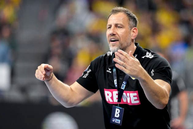 Maik Machulla coach, head coach, RNL , gives instructions, gestures, gesticulates with arms, single picture, single photo, action, action, 20 02 2026, Mannheim Germany , Handball, Bundesliga, Rhein Neckar Löwen TBV Lemgo Lippe xozx