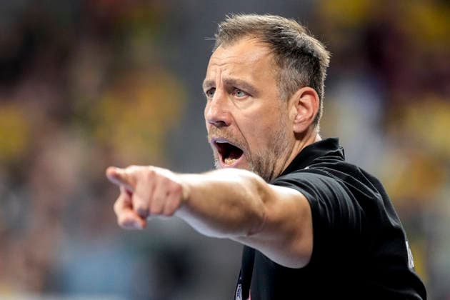 Maik Machulla coach, head coach, RNL , gives instructions, gestures, gesticulates with arms, single picture, single photo, action, action, 20 02 2026, Mannheim Germany , Handball, Bundesliga, Rhein Neckar Löwen TBV Lemgo Lippe xozx