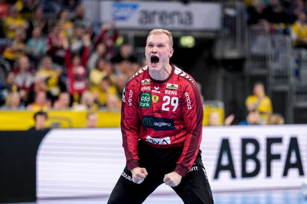 David Späth goalkeeper, RNL, 29 , Rhein Neckar Löwen player, single picture, single photo, action, cheering, cheers, celebration, joy, happy, rejoicing, confident, optimistic, positive, game scene, 20 02 2026, Mannheim Germany , Handball, Bundesliga, Rhein Neckar Löwen TBV Lemgo Lippe xozx