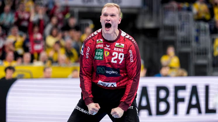 David Späth goalkeeper, RNL, 29 , Rhein Neckar Löwen player, single picture, single photo, action, cheering, cheers, celebration, joy, happy, rejoicing, confident, optimistic, positive, game scene, 20 02 2026, Mannheim Germany , Handball, Bundesliga, Rhein Neckar Löwen TBV Lemgo Lippe xozx