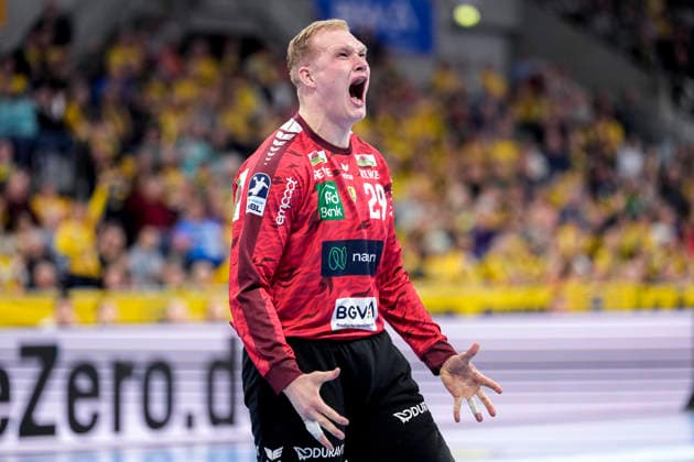 David Späth goalkeeper, RNL, 29 , Rhein Neckar Löwen player, single picture, single photo, action, cheering, cheers, celebration, joy, happy, rejoicing, confident, optimistic, positive, game scene, 20 02 2026, Mannheim Germany , Handball, Bundesliga, Rhein Neckar Löwen TBV Lemgo Lippe xozx