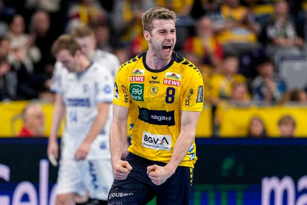 Goalscorer Tim Nothdurft RNL, 8 , Rhein Neckar Löwen player, celebrates a goal, cheers, cheer, goal celebration, celebrate the goal, goal, celebration, cheers about the goal, rejoicing, joy, optimistic, positive, game scene, highlight, single picture, single photo, action, action, 20 02 2026, Mannheim Germany , Handball, Bundesliga, Rhein Neckar Löwen TBV Lemgo Lippe xozx