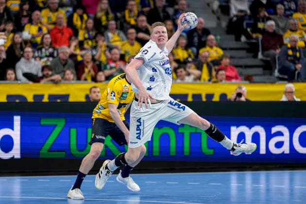 Niels Gerardus Versteijnen TBV, 25 , on the ball, cropped, full body, single image, single photo, action, action, 20 02 2026, Mannheim Germany , Handball, Bundesliga, Rhein Neckar Löwen TBV Lemgo Lippe xozx