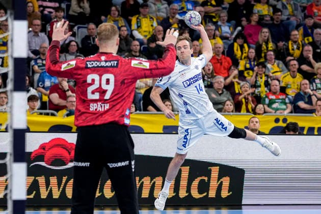 from left David Späth goalkeeper, RNL, 29 , Bobby Schagen TBV, 14 , during jump shot, throw, goal throw, action, action, game scene, 20 02 2026, Mannheim Germany , Handball, Bundesliga, Rhein Neckar Löwen TBV Lemgo Lippe xozx