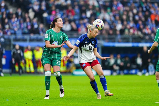 Header Sophie Hildebrand Hamburger SV, 22 , Hanna Nemeth SV Werder Bremen, 23 GER, Hamburger SV vs SV Werder Bremen, Women, Football, 1 Bundesliga, Matchday 19, Season 2025 2026, 21 02 2026 GER, Hamburger SV vs SV Werder Bremen, Women, Football, 1 Bundesliga, Matchday 19, Season 2025 2026, 21 02 2026 Hamburg Copyright: xEibner-Pressefoto MarcelxvonxFehrnx EP_MFN
