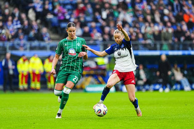 Hanna Nemeth SV Werder Bremen, 23 , Paulina Bartz Hamburger SV, 37 GER, Hamburger SV vs SV Werder Bremen, Women, Football, 1 Bundesliga, Matchday 19, Season 2025 2026, 21 02 2026 GER, Hamburger SV vs SV Werder Bremen, Women, Football, 1 Bundesliga, Matchday 19, Season 2025 2026, 21 02 2026 Hamburg Copyright: xEibner-Pressefoto MarcelxvonxFehrnx EP_MFN